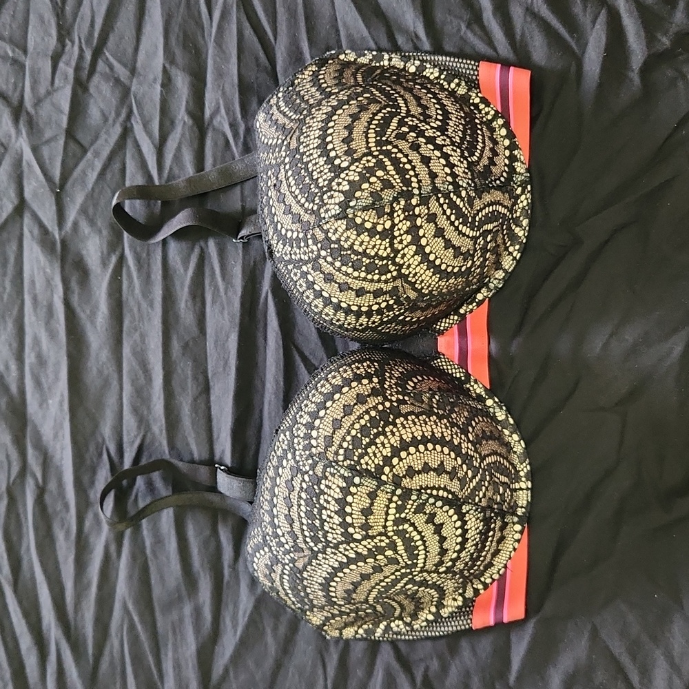 Victoria's Secret Very Sexy Push-Up Bra.  Size 34DDD.